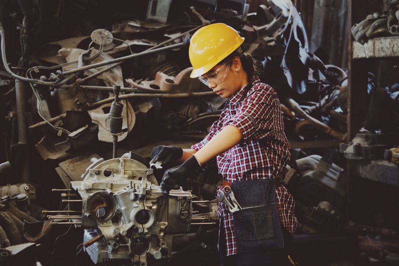 Manufacturing plant using live chat support