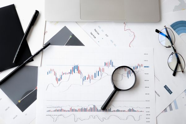 Financial services customer support with live chat